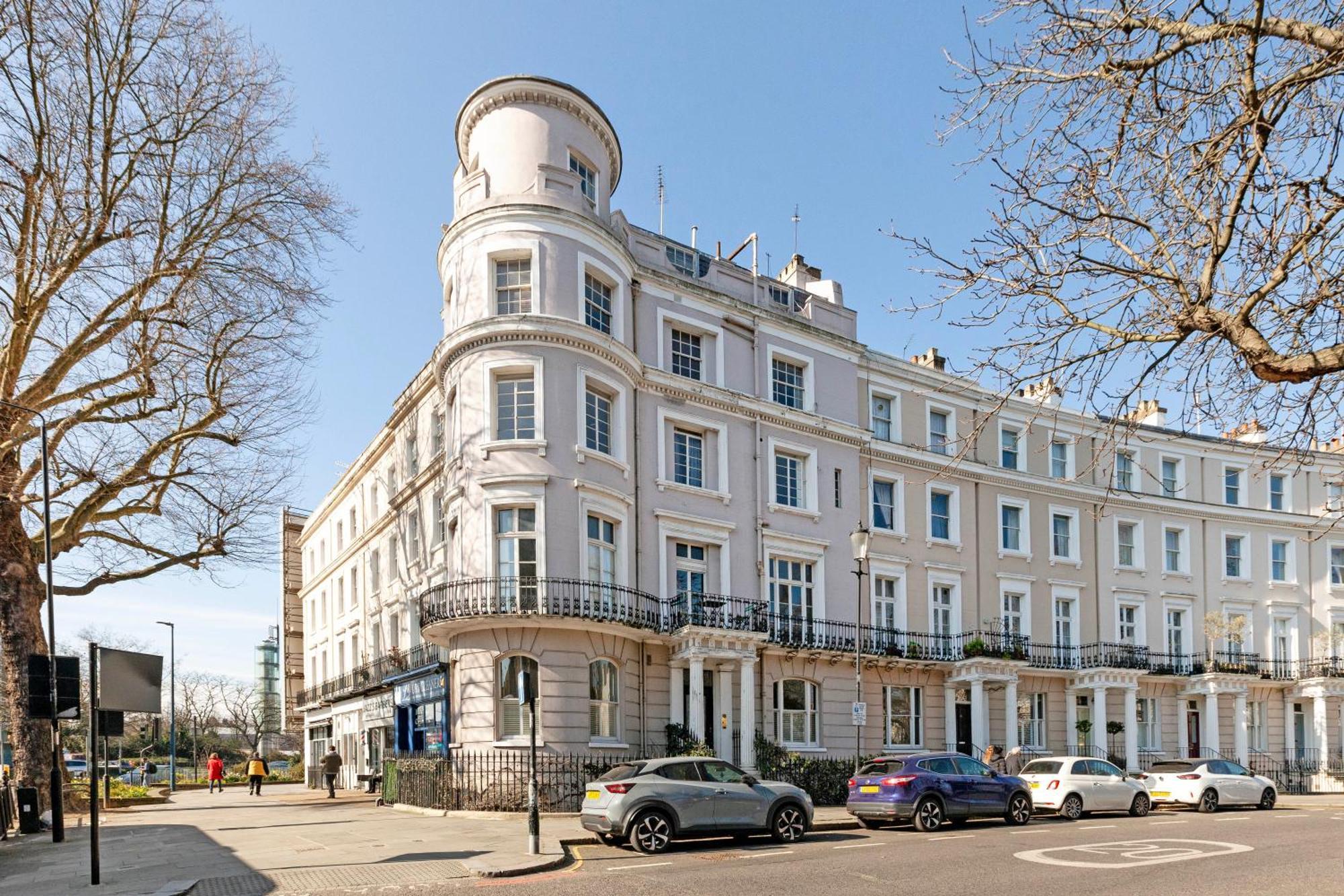 Luxury 2 Bedroom Flat In Royal Crescent Londra